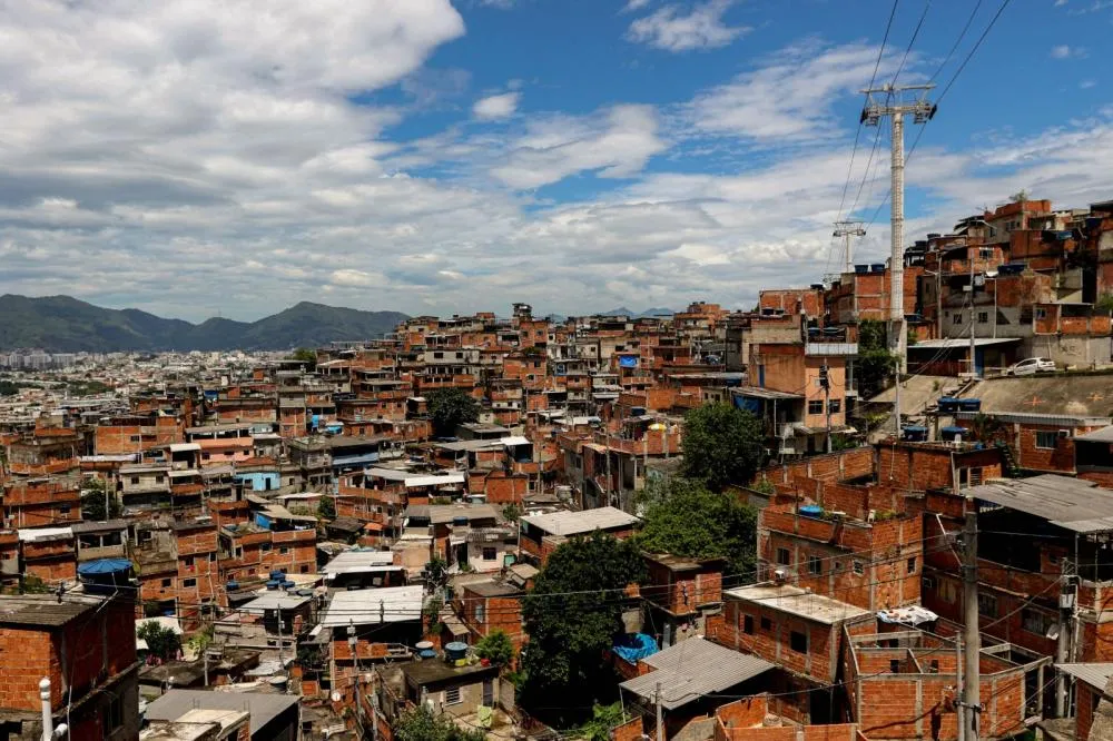A polícia investiga o uso cada vez maior de drones por criminosos no rio de janeiro.Imagens obtidas pelos agentes mostram até um curso que teria sido organizado por traficantes para ensinar a operar os equipamentos.