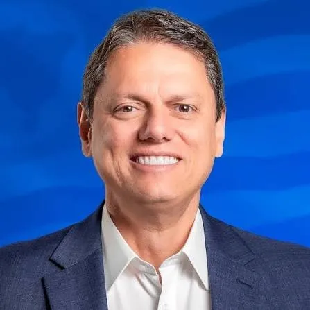 O governador de São Paulo e candidato à reeleição, Tarcísio de Freitas, afirmou que não está buscando eleitor evangélico, apesar de frequentar igrejas e eventos religiosos durante a campanha.