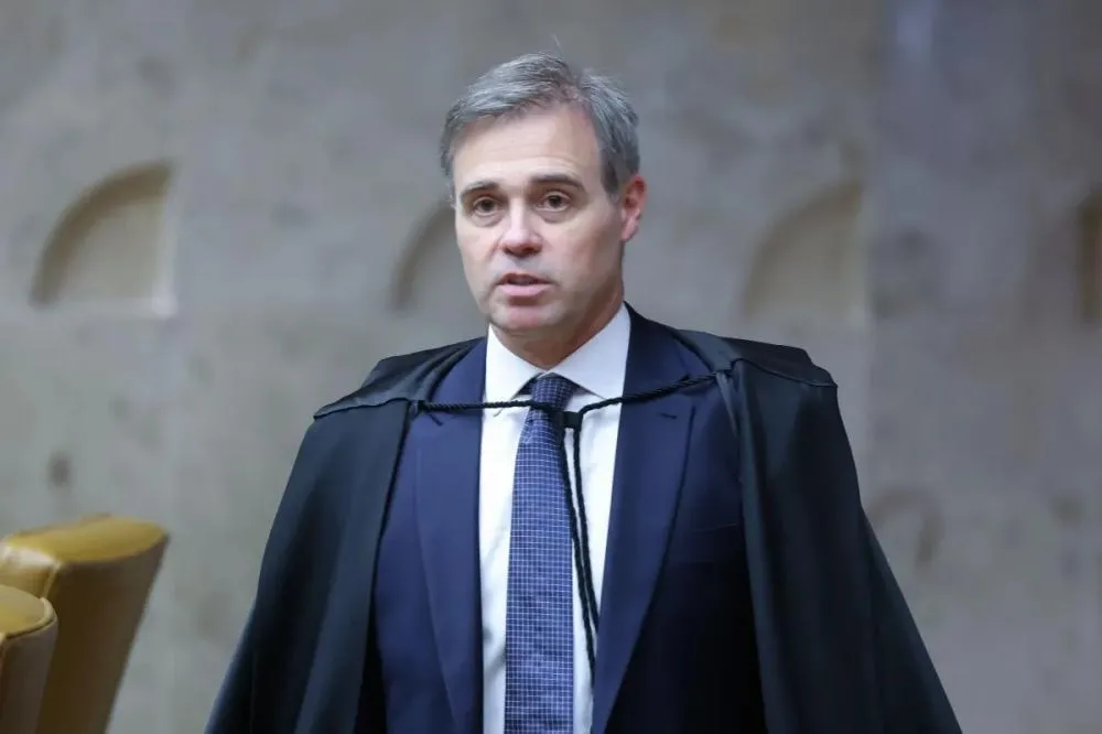O ministro André Mendonça acusou Alexandre de Moraes de distorcer relatórios da Pf.