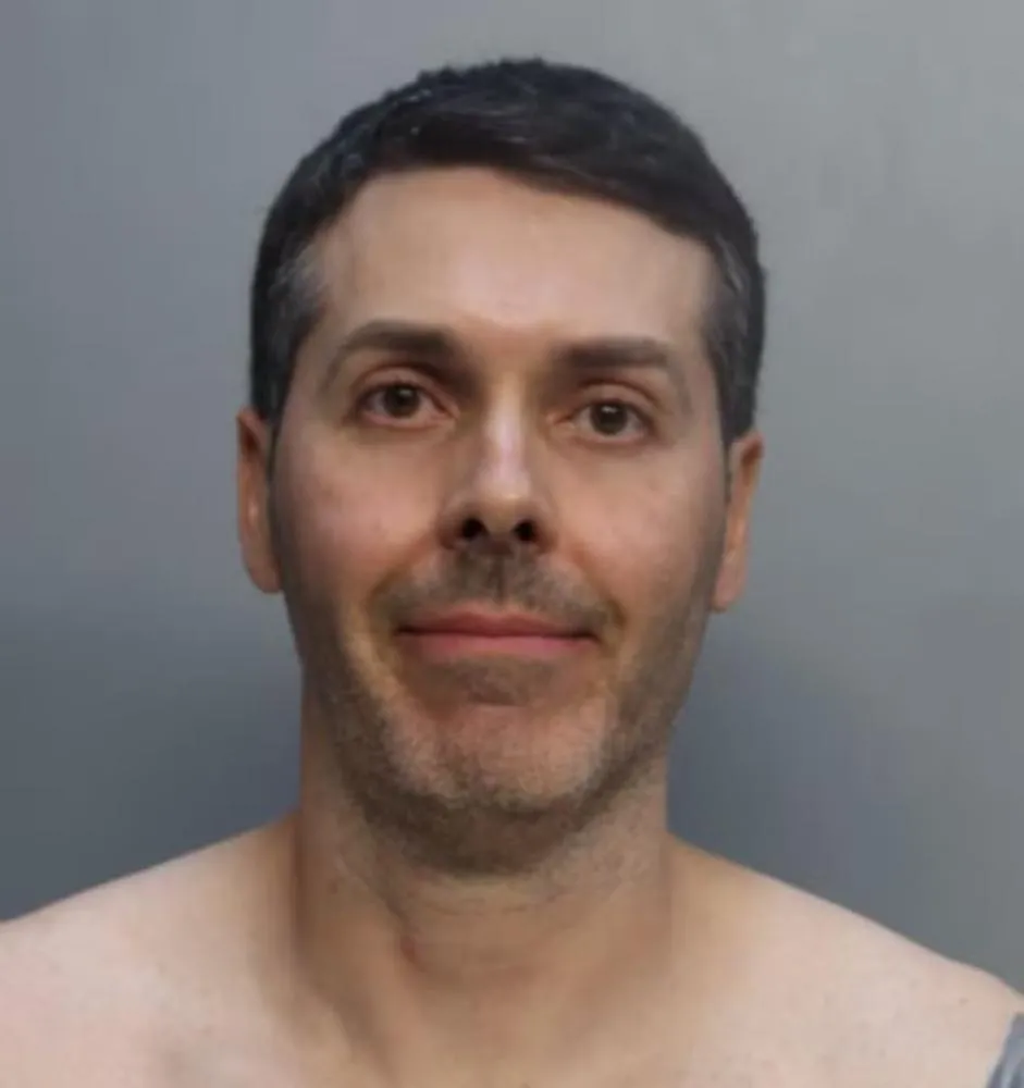 Um brasileiro foi detido por se fantasiar de agente do ICE para intimidar eleitores brasileiros que votavam em Miami.