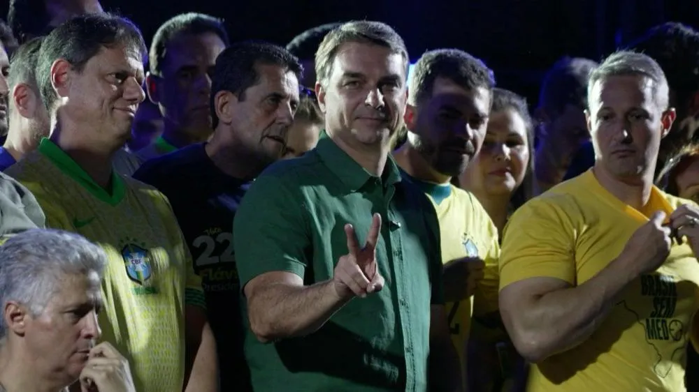 Flávio faz comício em Guarulhos