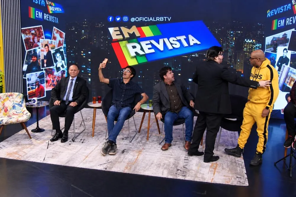 CONFUSAO NO EM REVISTA!